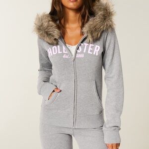 Hollister y2k faux fur zip up 2000s collection